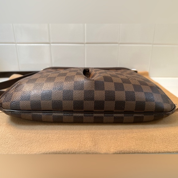 Louis Vuitton Damier Ebene shoulder/crossbody bag.  Authentic.  Used. - Picture 11 of 16